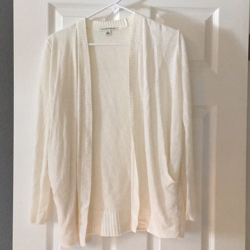 Banana Republic cream cardigan with pockets